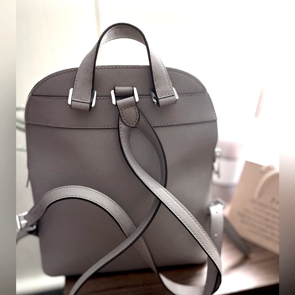 Michael Michael Kors Emmy LG Leather Backpack Pearl Gray with adjustable strap - Picture 4 of 10
